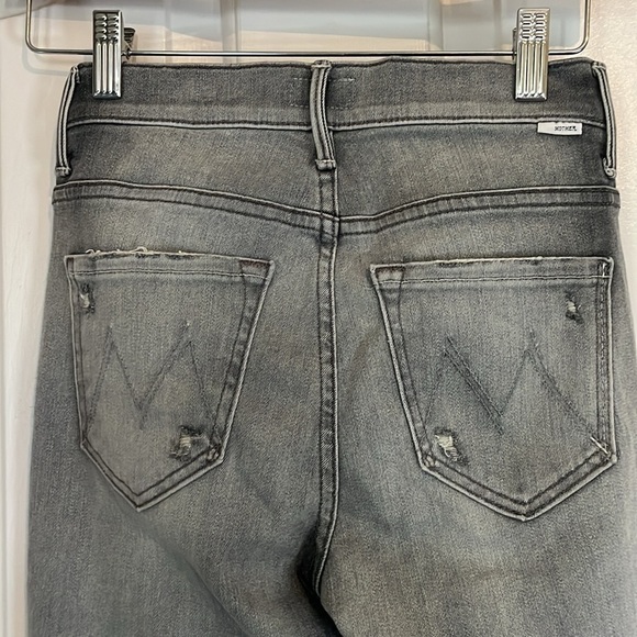 Mother Denim | Insider Crop Step Fray Best Left in the Shadows Sz 24/2 Gray Wash - Picture 7 of 14